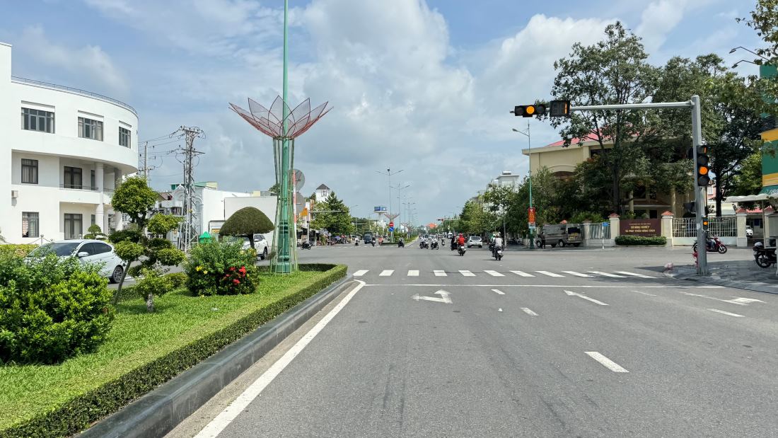 Đường Lê Duẩn hiện nay là tuyến đường rộng và đẹp ở trung tâm Phan Thiết. Ảnh: Duy Tuấn