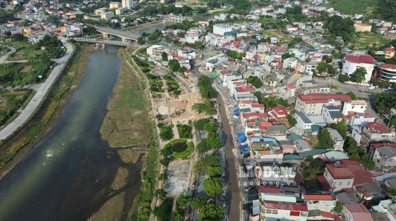 The walking street is under construction. Photo: Lam Thanh