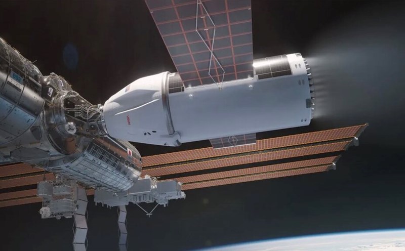 Minh họa siêu tàu vũ trụ Dragon của SpaceX trong việc hạ trạm ISS khỏi quỹ đạo Trái đất. Ảnh: SpaceX