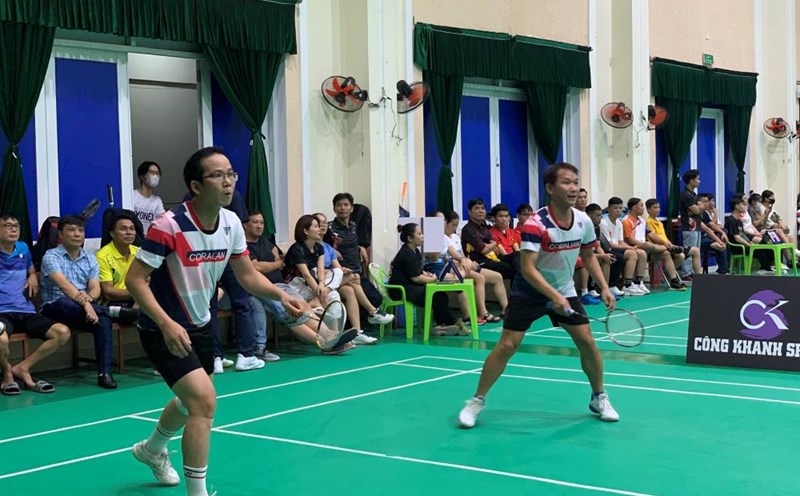 Đoàn viên, người lao động chơi thể thao tại Nhà Văn hóa Lao động TP Đà Nẵng. Ảnh: Văn Trực