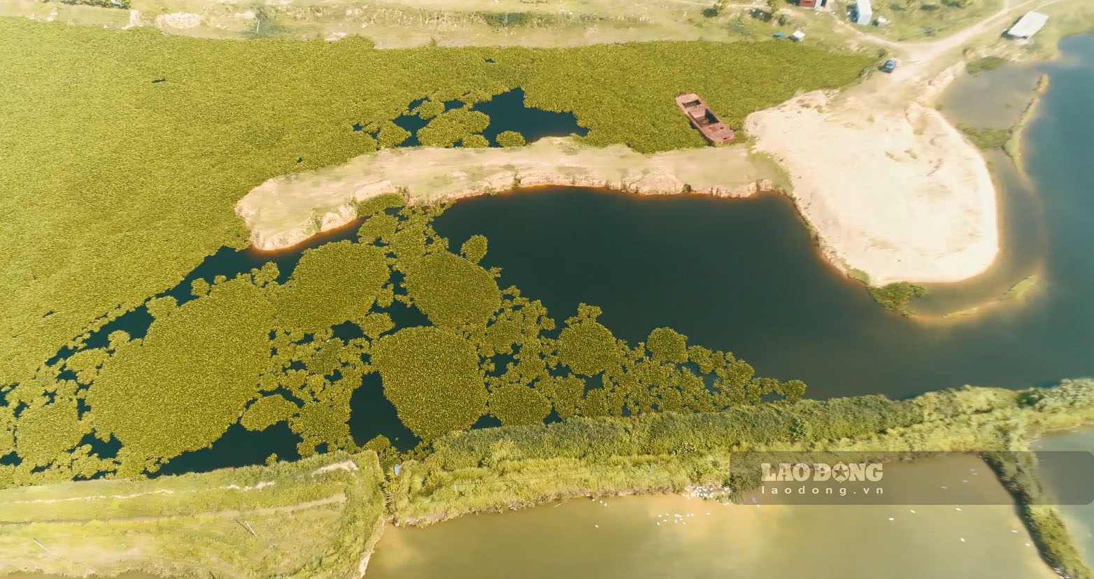 Khu vực triển khai dự án vườn ao chuồng của Công ty Trường Đại Phát (Bắc Ninh) thành hồ nước sâu do hoạt động khai thác đất trái phép. Ảnh: Trần Tuấn
