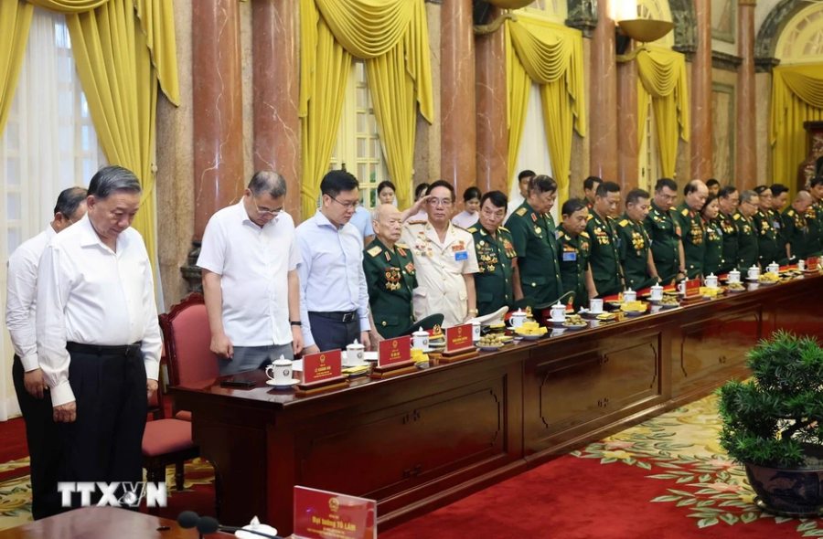 President To Lam and delegates spent a minute commemorating General Secretary Nguyen Phu Trong. Photo: Nhan Sang/TTXVN