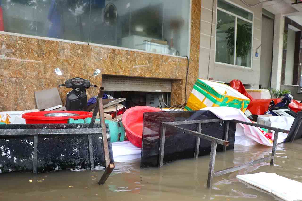 People here have to use sandbags and other items to block water from entering their homes. Photo: Huu Chanh