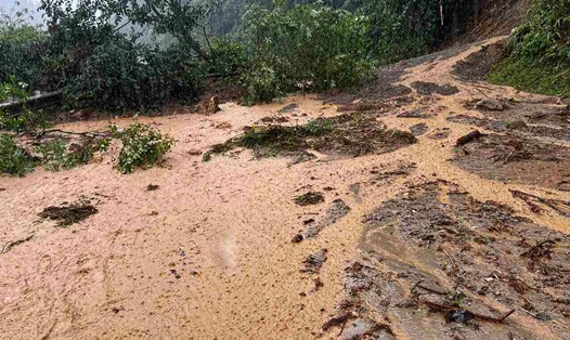 Sạt lở trên nhiều tuyến Quốc lộ ở Sơn La do mưa lớn. Ảnh: Người dân cung cấp