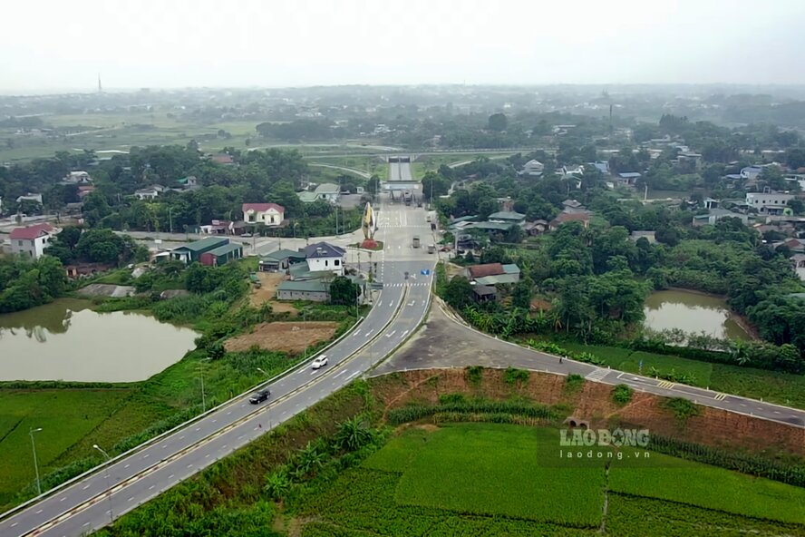 Đường vào Nút giao IC9 cao tốc Nội Bài - Lào Cai. Ảnh: Tô Công.