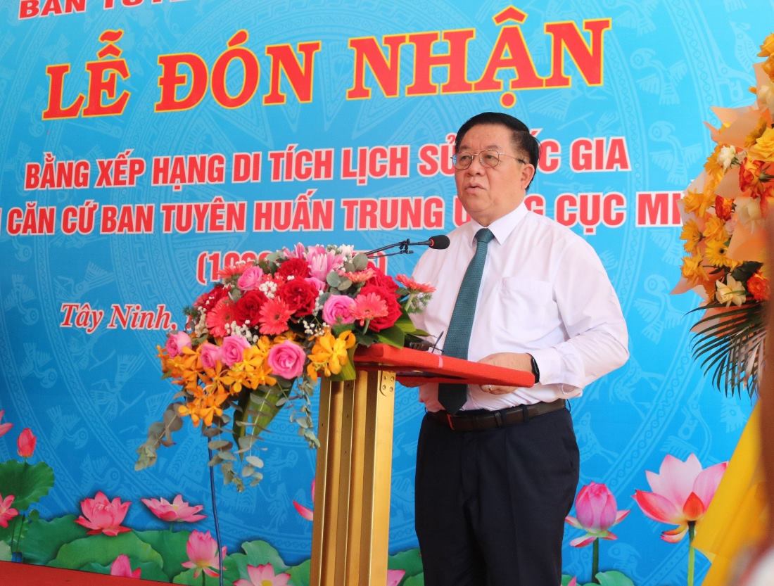 Politburo member, Secretary of the Party Central Committee, Head of the Central Propaganda Department Nguyen Trong Nghia spoke at the ceremony to receive the Certificate of National Historical Relic ranking, the base location of the Central Propaganda Department of the Southern Department during the period 1962 - 1975. Photo: Huan Cao