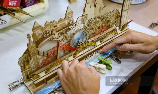 Đà Nẵng phát động cuộc thi thiết kế quà lưu niệm du lịch. Ảnh: Văn Trực