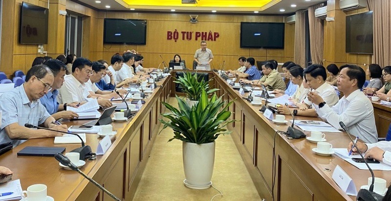 Hình ảnh trong cuộc họp Cục Kiểm tra văn bản quy phạm pháp luật với một số địa phương về tính pháp lý của một số văn bản. Ảnh: Bộ Tư pháp