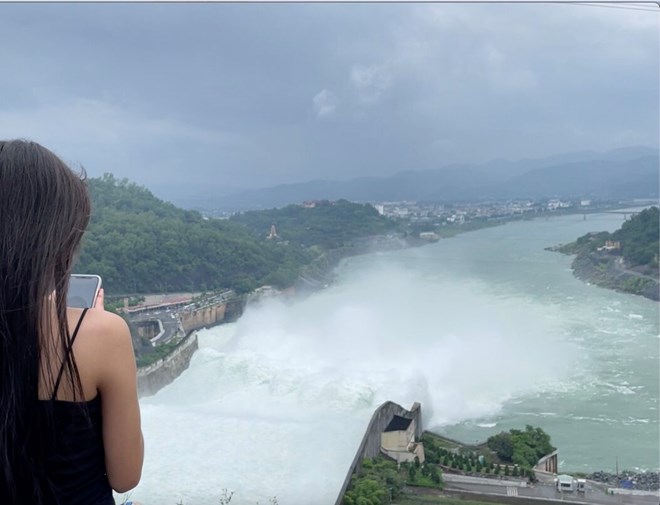 Thủy điện Hòa Bình và Sơn La sẽ đồng loạt mở thêm cửa xả lũ. Ảnh: Khánh Linh
