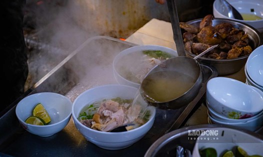 Phở gà Hà Nội. Ảnh: Hiệp Phạm