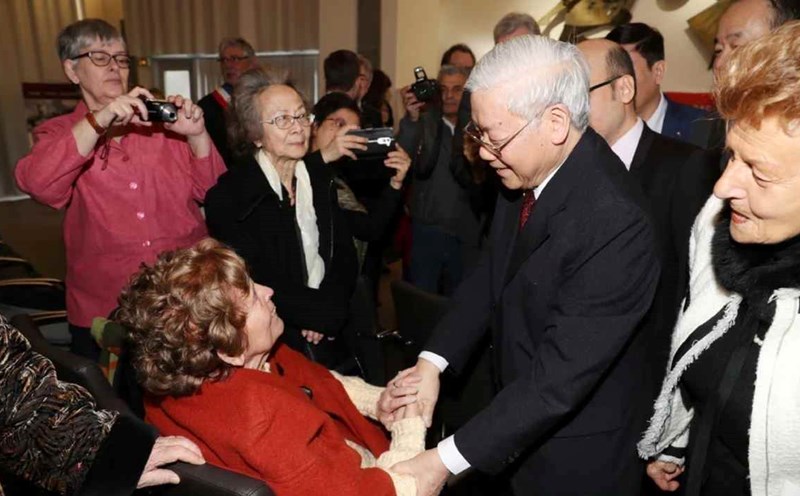 Ngày 26.3.2018, nhân chuyến thăm chính thức Cộng hòa Pháp, Tổng Bí thư Nguyễn Phú Trọng gặp bà Raymonde Dien - đảng viên Đảng Cộng sản Pháp, một biểu tượng của tinh thần chống cuộc chiến phi nghĩa do thực dân Pháp tiến hành ở Việt Nam. Ảnh: TTXVN