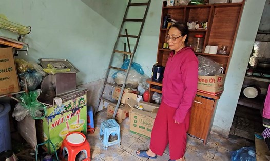 Bà Vũ Thị Nguyên (64 tuổi), là 1/15 hộ dân vùng sạt lở tại tổ 6, khu 3B, phường Giếng Đáy, TP Hạ Long, tỉnh Quảng Ninh cùng gia đình ở nhà trọ đã gần 2 năm. Ảnh: Đoàn Hưng