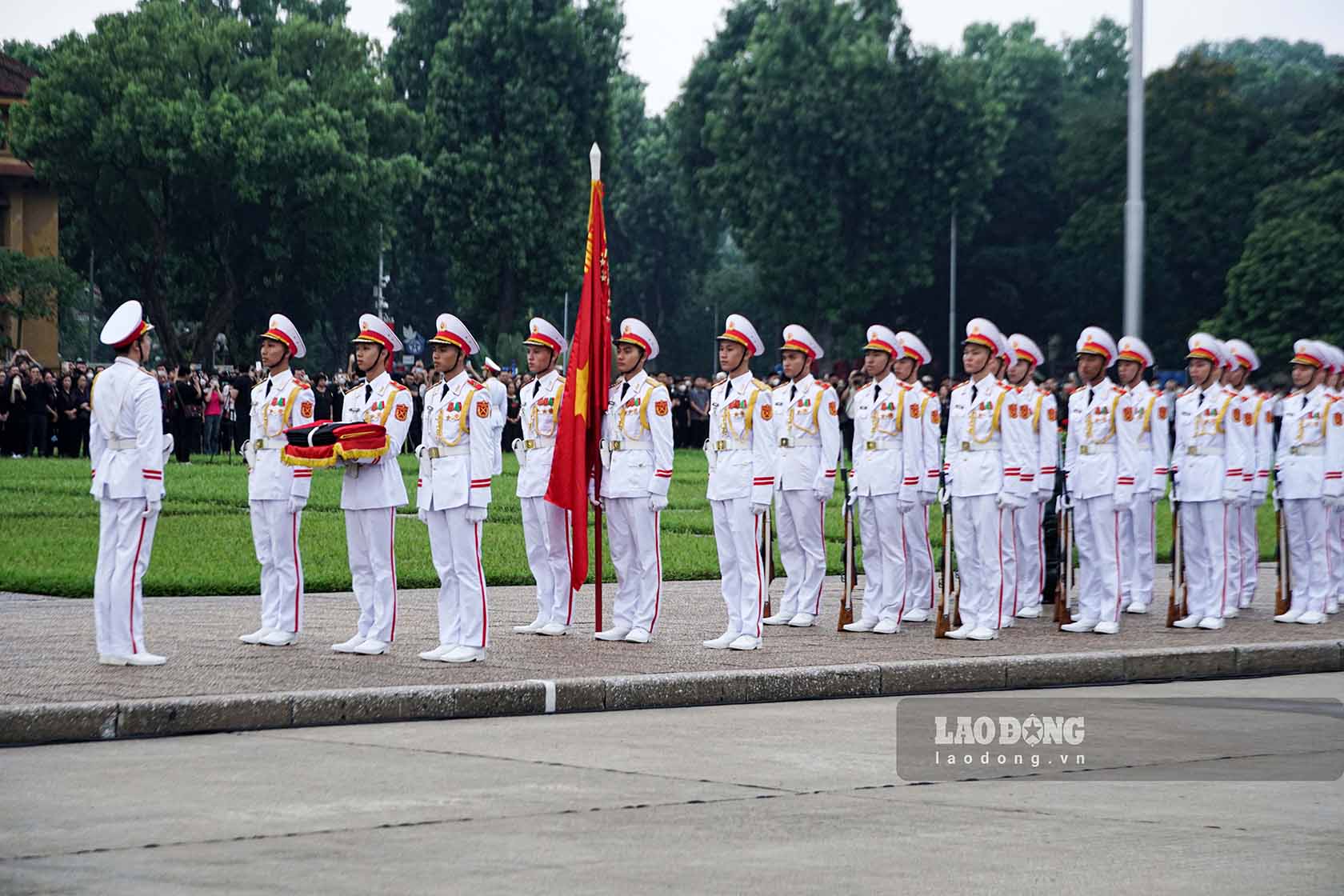 Target troops of Group 275, Ho Chi Minh Mausoleum Command, started from behind the Ho Chi Minh Mausoleum.