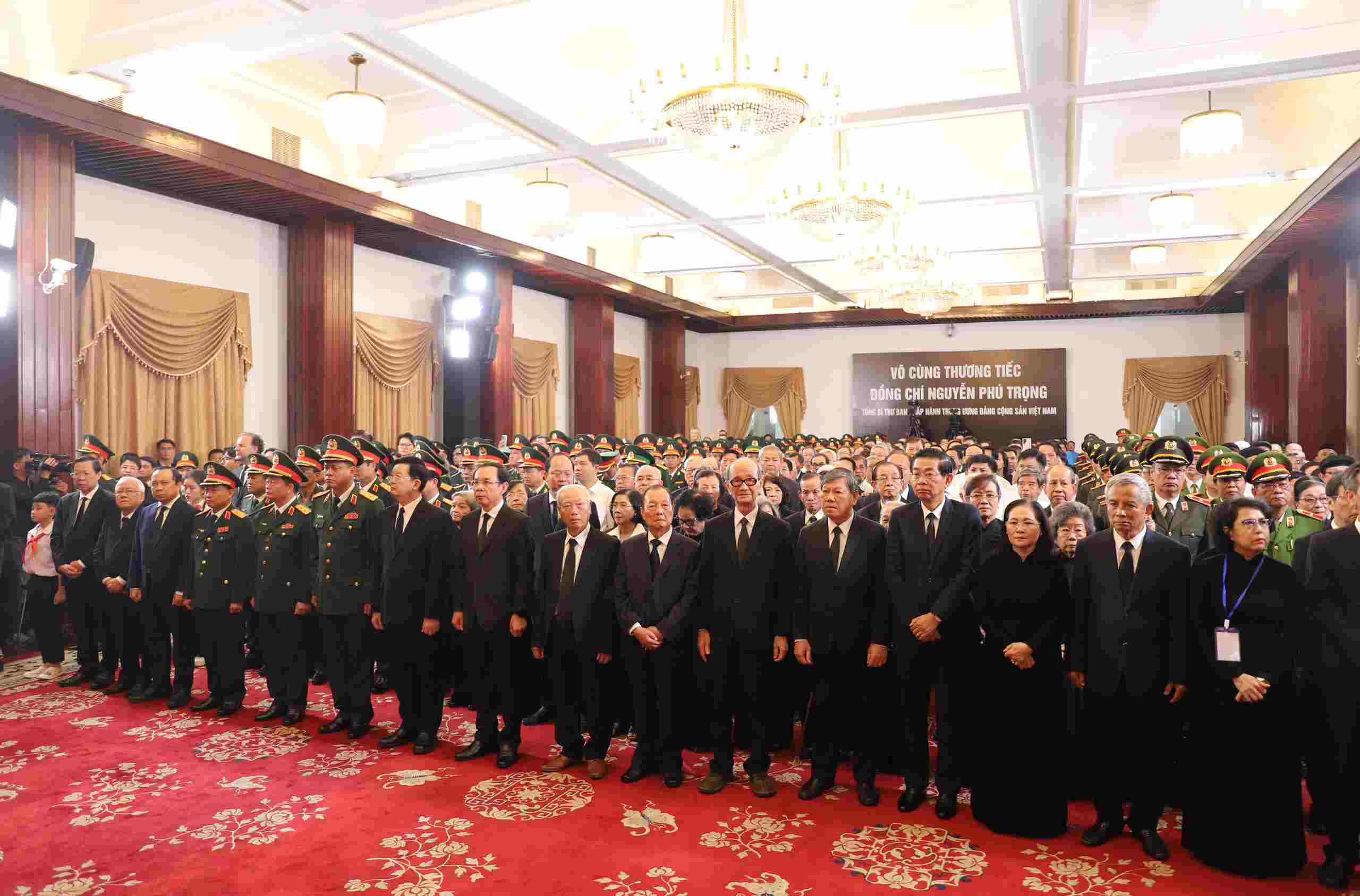 The delegation waits to pay its respects to General Secretary Nguyen Phu Trong. Photo: Press Center