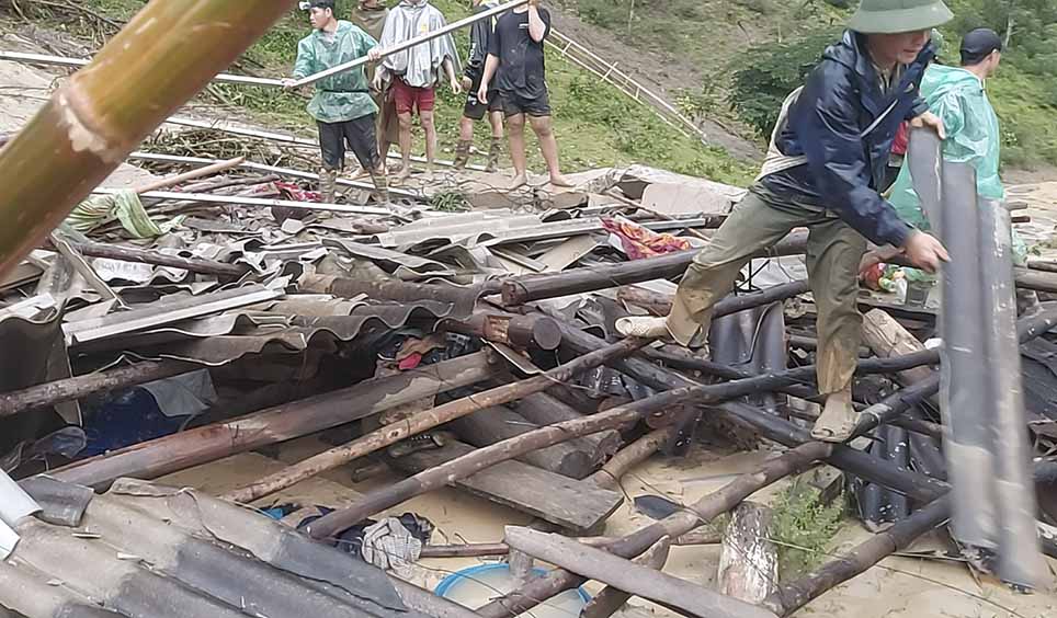 Hiện trường mưa lũ tại Điện Biên khiến 2 người chết, 5 người mất tích và nhiều ngôi nhà đổ sập. Ảnh: Cao Cường
