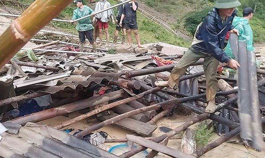 Hiện trường mưa lũ tại Điện Biên khiến 2 người chết, 5 người mất tích và nhiều ngôi nhà đổ sập. Ảnh: Cao Cường