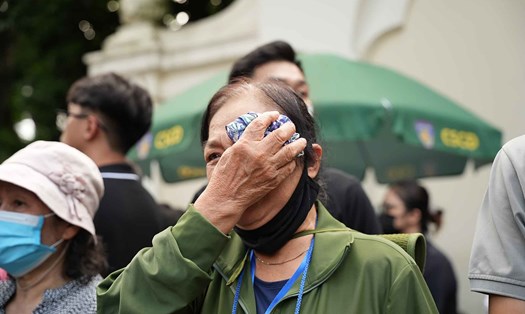 Người dân nghẹn ngào chờ tiễn biệt Tổng Bí thư Nguyễn Phú Trọng