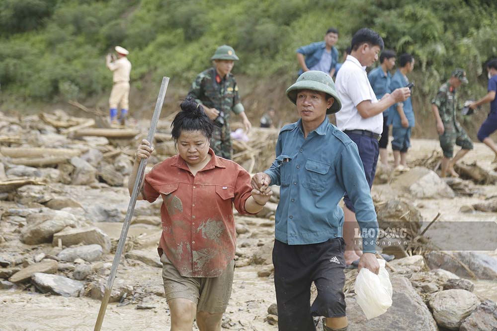 Ngoài ra còn có 2 người bị thương và 5 người mất tích hiện đang được tìm kiếm.