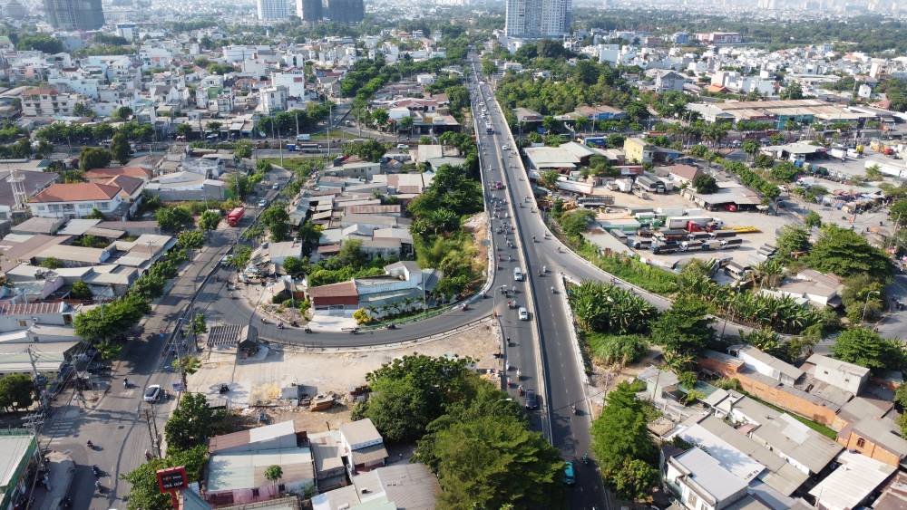 The starting point of the expressway project is at Go Dua overpass. Photo: Dinh Trong