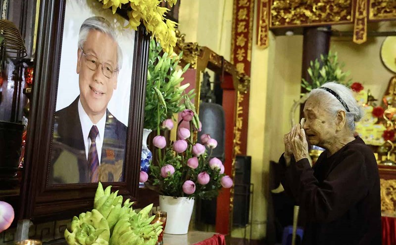 Đền, chùa ngập tràn hương hoa, cầu siêu cho Tổng Bí thư Nguyễn Phú Trọng