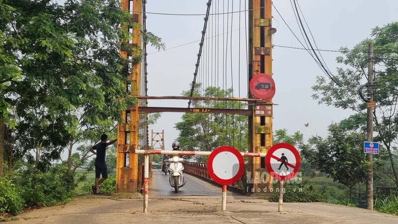 Dong Lien suspension bridge was required to be dismantled due to a series of violations. Photo: Lam Thanh