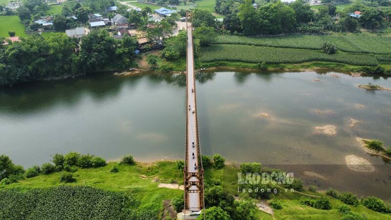 After dismantling the Dong Lien suspension bridge, a new bridge will be built with a cost of 210 billion VND. Photo: Lam Thanh