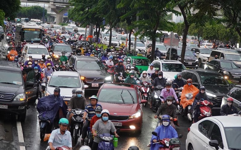 Dự báo hôm nay 25.7, Bắc Bộ và Nam Bộ vẫn còn mưa rải rác. Ảnh: Chân Phúc