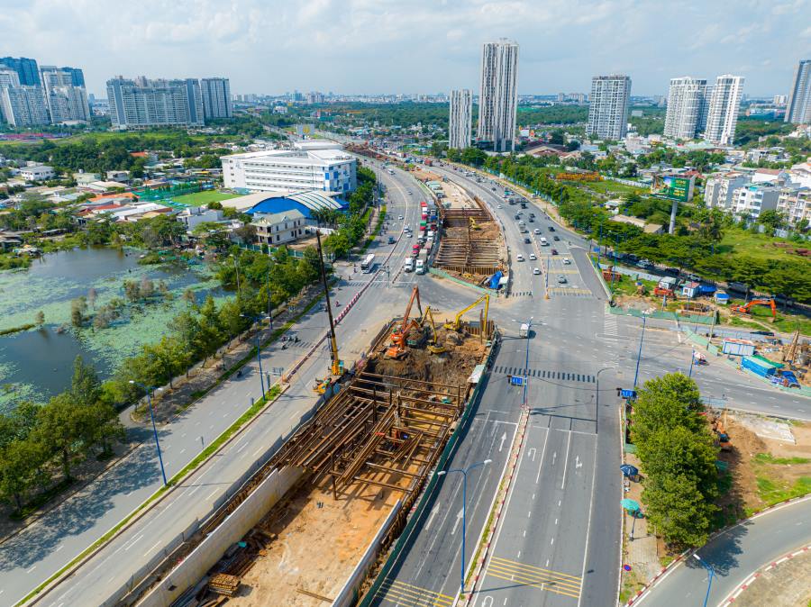 Dự án nút giao An Phú là nút giao thông quan trọng và lớn nhất TPHCM với quy mô 3 tầng, tổng vốn đầu tư hơn 3.400 tỉ đồng. Công trình gồm gồm hầm chui, cầu vượt nối cao tốc Thành phố Hồ Chí Minh - Long Thành - Dầu Giây với các trục đường lớn: Mai Chí Thọ, Võ Nguyên Giáp, Đồng Văn Cống…