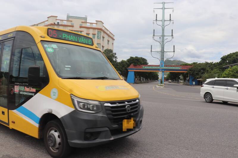 Các tuyến xe buýt tại Đà Nẵng không đi qua các doanh nghiệp nằm trong Khu công nghiệp Hòa Khánh. Ảnh: Nguyễn Linh