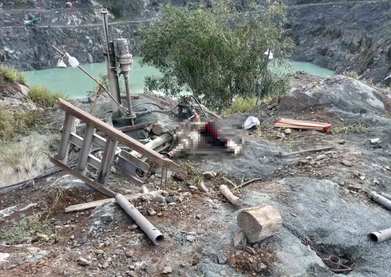 Hiện trường vụ công nhân tử vong ở mỏ đá. Ảnh: Dương Bình