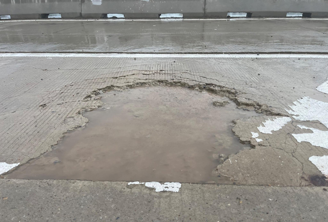 The contractor will carry out construction and promptly handle potholes. Photo: Hai Dang