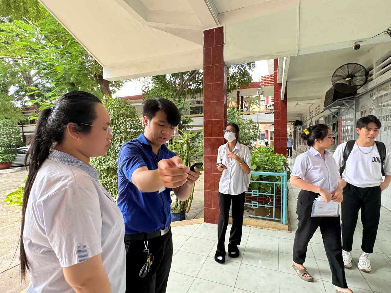 Candidates in Binh Duong take the high school graduation exam. Photo: Duong Binh