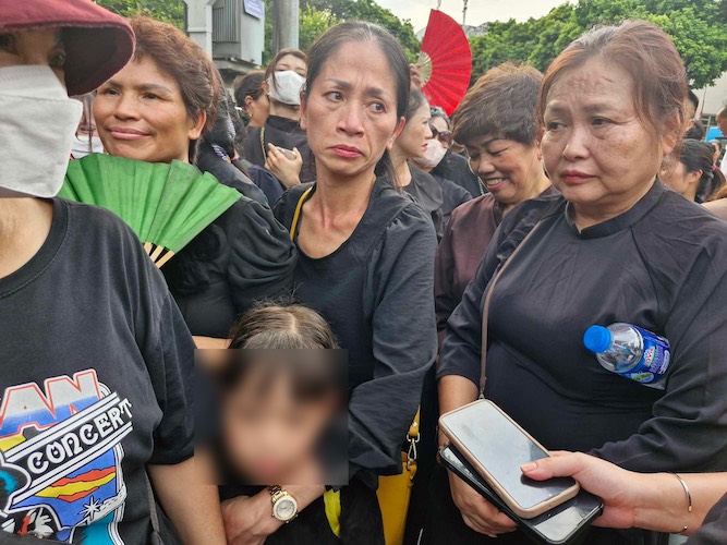 Pham Thi and her mother