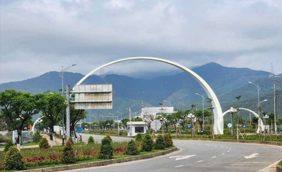 Một số doanh nghiệp phản ánh tình trạng con công nhân làm việc tại Khu công nghệ cao của TP Đà Nẵng không được nhận hỗ trợ khi đến trường. Ảnh: Nguyễn Linh