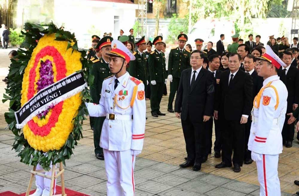 Bí thư Tỉnh ủy Nam Định Phạm Gia Túc dẫn đầu đoàn vào viếng Tổng Bí thư Nguyễn Phú Trọng.