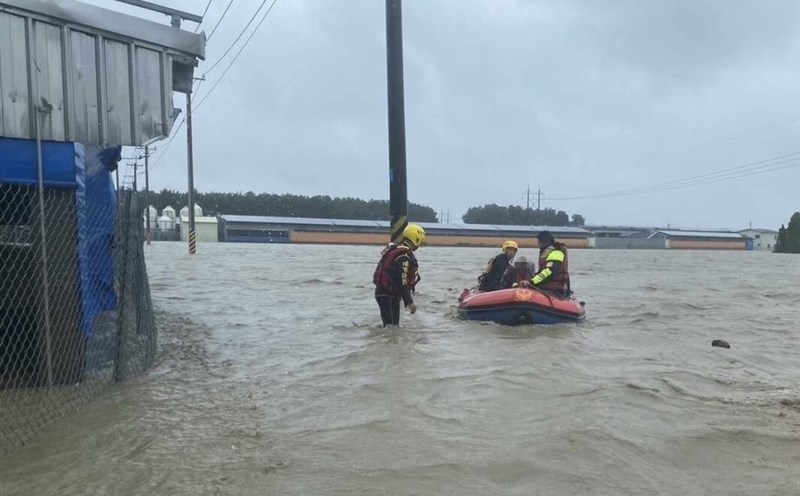 Bão số 3 gây ngập lụt nặng ở Đài Nam, Đài Loan, Trung Quốc ngày 25.7.2024. Ảnh: Sở Cảnh sát Đài Nam