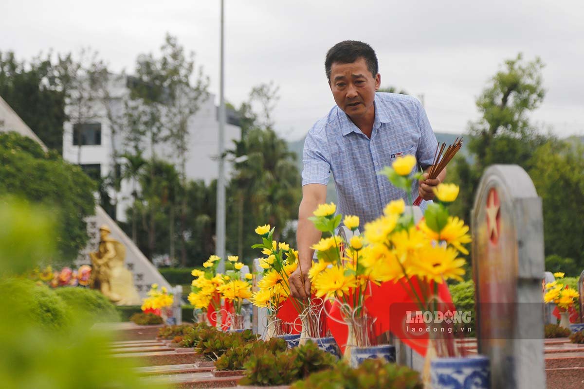 Nơi đây có 644 phần mộ các anh hùng liệt sĩ, chủ yếu là những người đã anh dũng hi sinh trong trận đánh quyết định trên Đồi A1 để làm nên Chiến thắng Điện Biên Phủ.