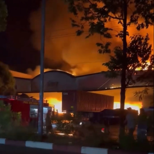 Scene of a fire at a wood company overnight in Binh Duong. Photo: Duong Binh