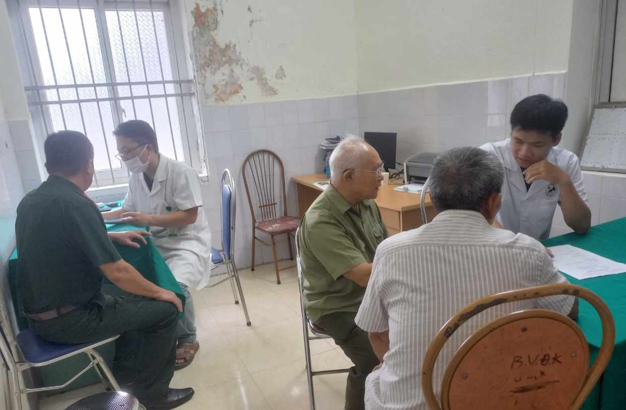 Medical examination for veterans and people with meritorious services to the revolution in Vi Xuyen district. Photo: Lam Thanh