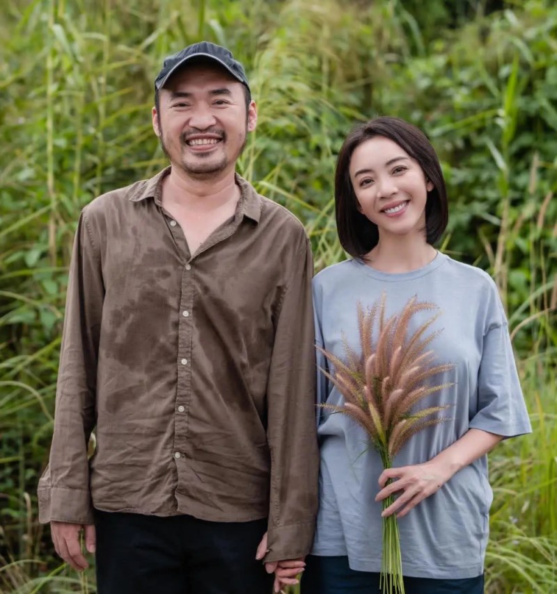 Tien Luat received his wife's support when participating in "Brother Overcoming Thousands of Thorns". Photo: Character Facebook.