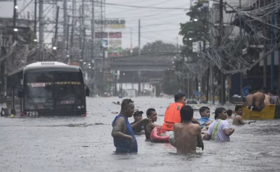 Ngập lụt nặng ở Manila, Philippines ngày 24.7.2024 do bão Gaemi. Ảnh: AFP