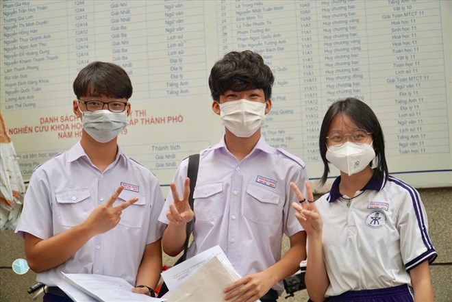 Thí sinh có thể tham khảo điểm chuẩn năm trước của các trường đại học để cân nhắc nguyện vọng. Ảnh: Ngọc Lê