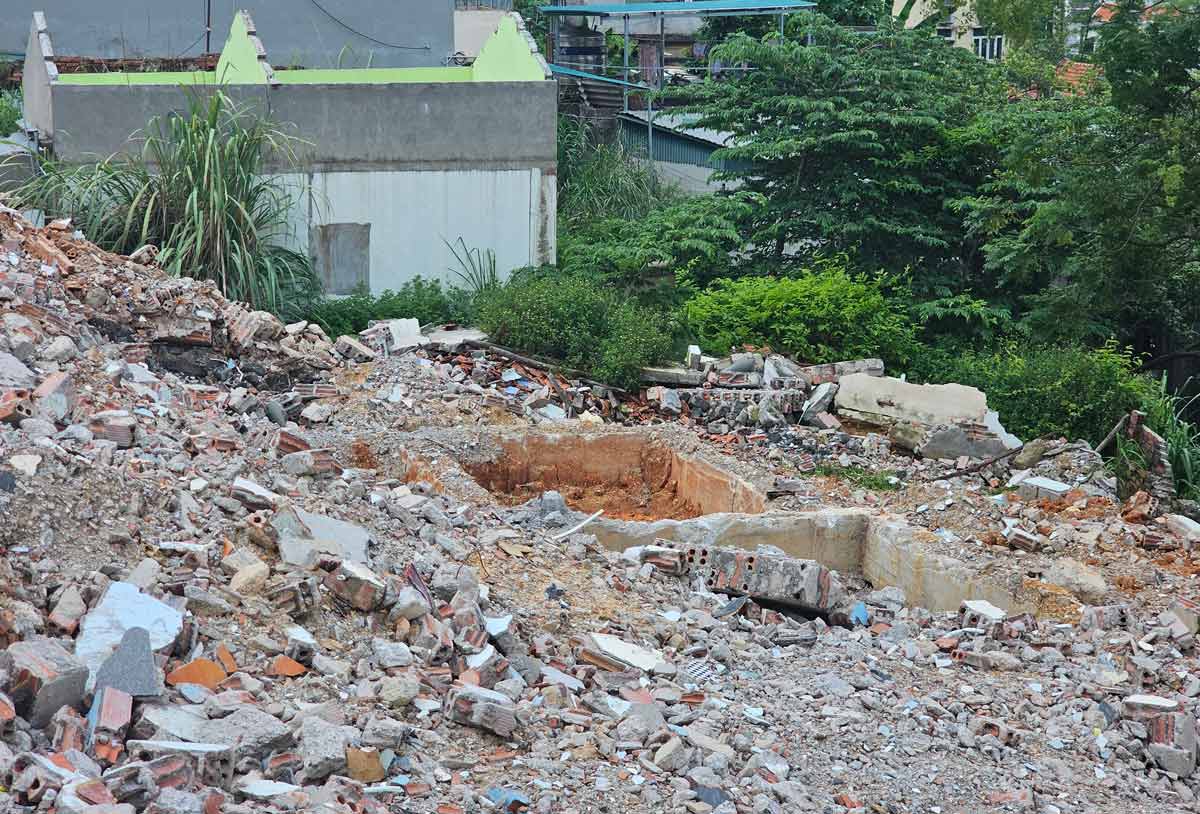 Theo quy hoạch phần đất của 15 hộ dân (tổ 6, khu 3B, phường Giếng Đáy, TP Hạ Long) ảnh hưởng sạt lở thuộc khu vực được định hướng là đất cây xanh công cộng. Ảnh: Đoàn Hưng