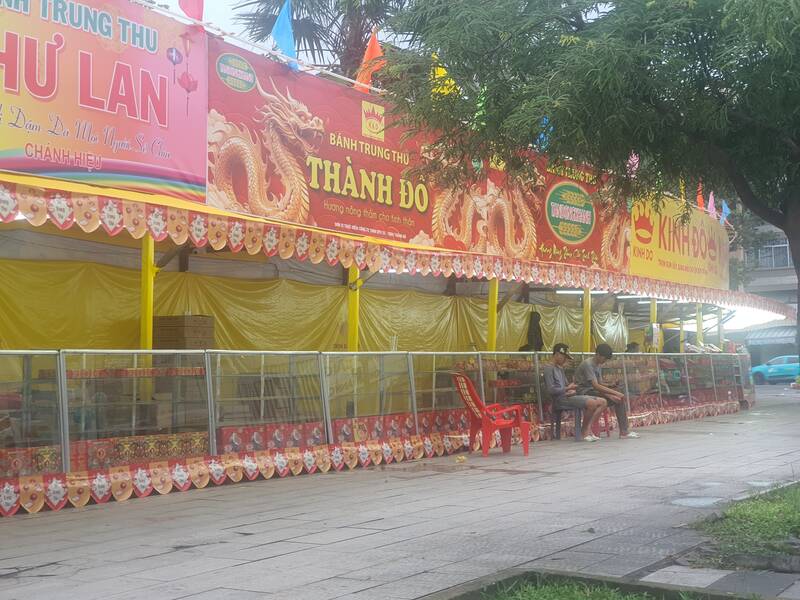 Many kiosks open to sell moon cakes in Ho Chi Minh City. Photo: Nguyen Chan