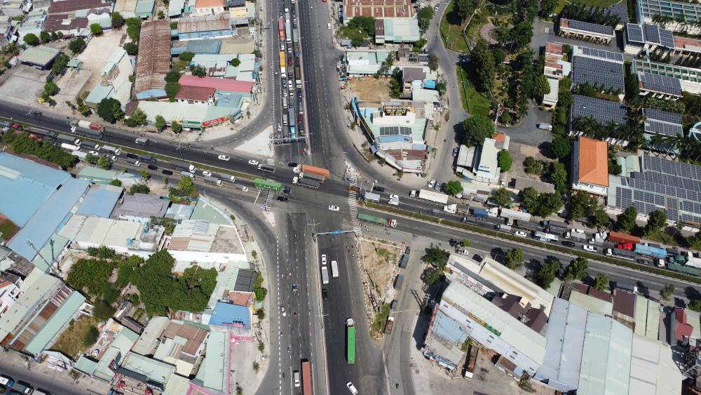 Đường Mỹ Phước Tân Vạn giao với đường ĐT 743 tại An Phú, Bình Dương. Ảnh: Đình Trọng