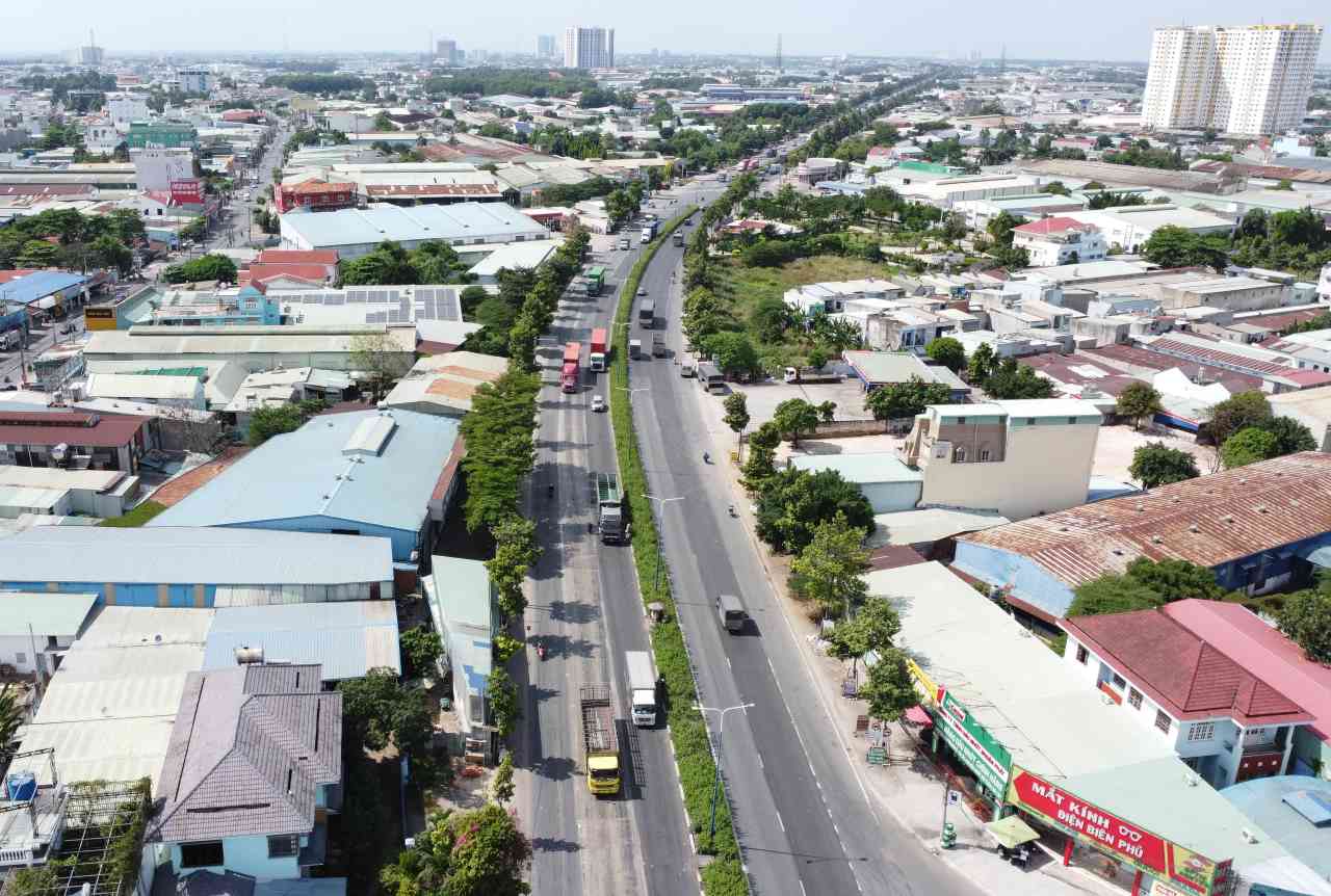 15.3km of My Phuoc Tan Van street coincides with the Ring Road 3 project of Ho Chi Minh City. Photo: Dinh Trong