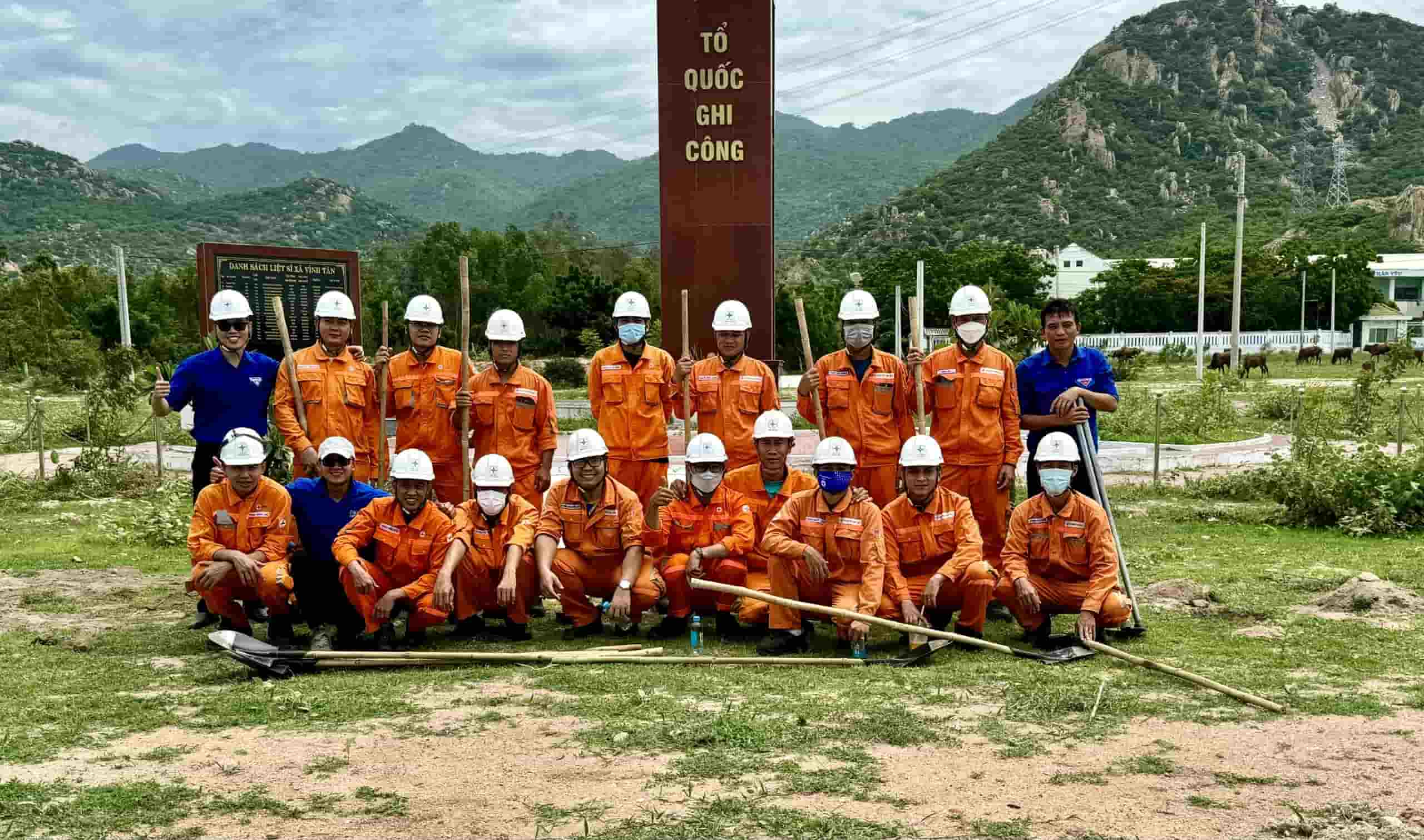 Công đoàn cơ sở Nhà máy cùng lực lượng thanh niên tình nguyện ra quân đồng loạt nhiều hoạt động ý nghĩa tại địa phương nhằm thiết thực hướng tới kỷ niệm 77 năm ngày Thương binh - Liệt sĩ. 