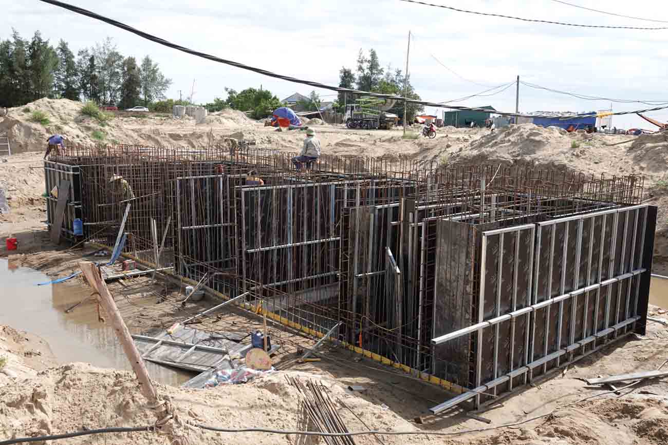 Construction of wastewater treatment items. Photo: Tran Tuan.