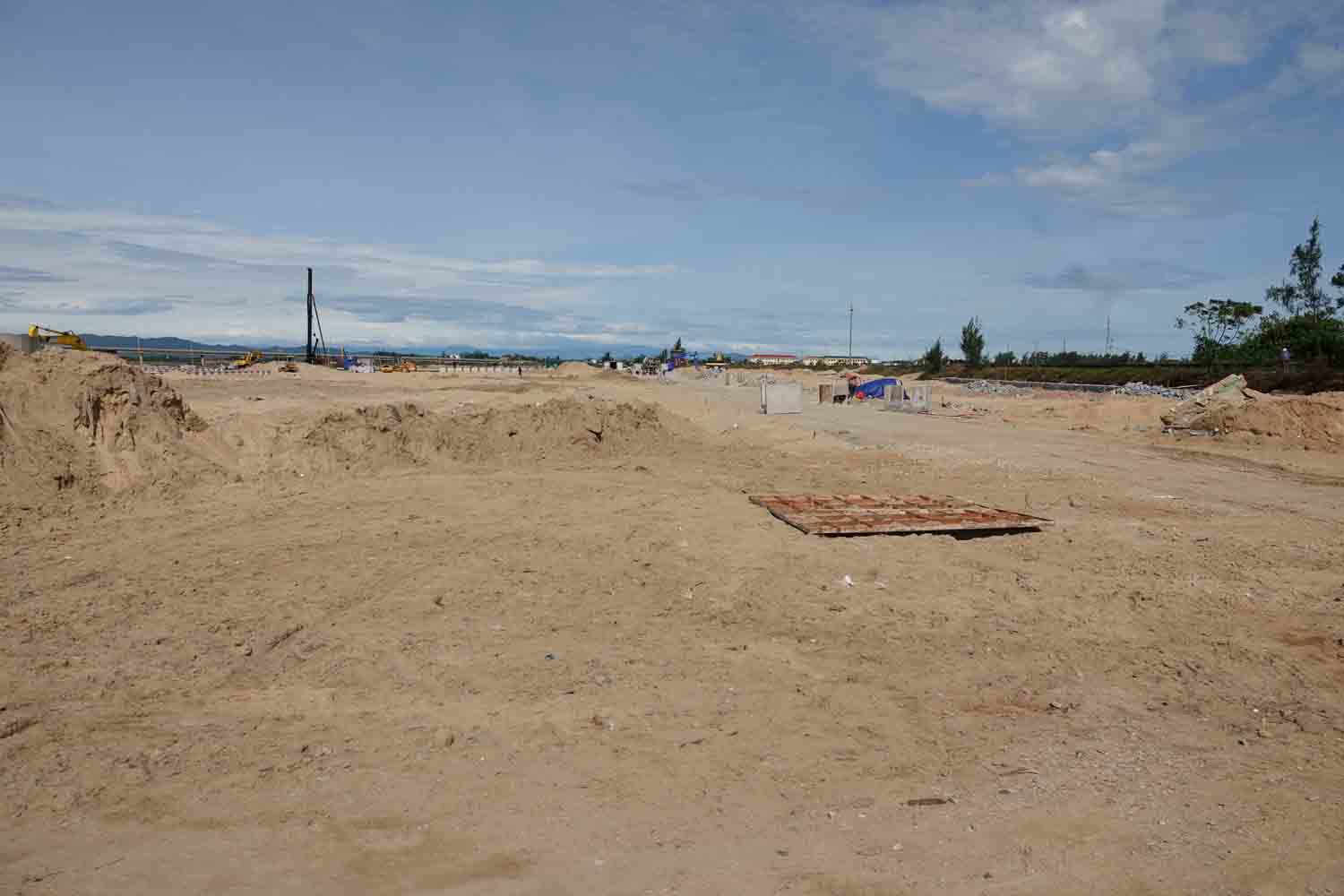 The construction area of ​​Cua Nhuong fishing port has been leveled. Photo: Tran Tuan.