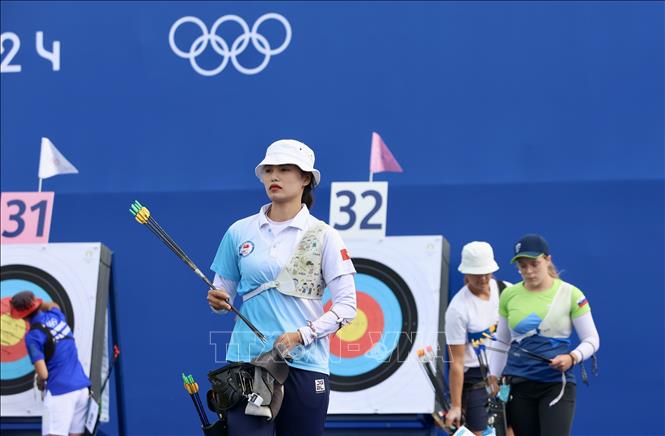 Ánh Nguyệt thi đấu phân hạng môn bắn cung nội dung cung 1 dây. Ảnh: Hoàng Linh/TTXVN 